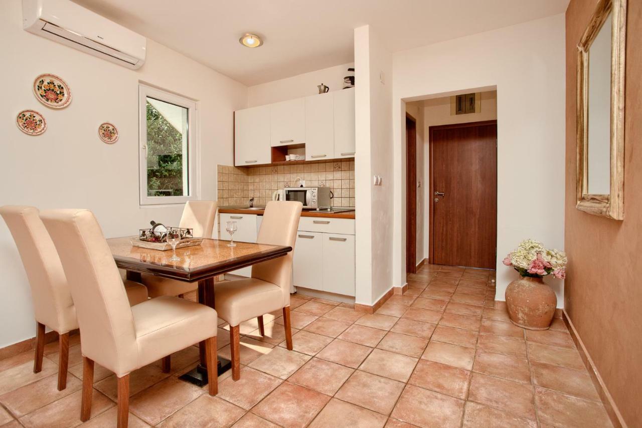 Ivanovic Apartment *